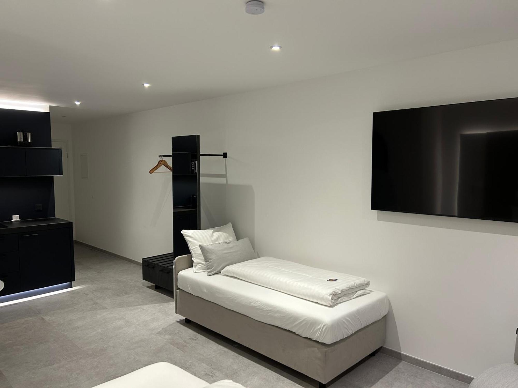Zzzpace Smart-Hotel เครเฟลด์ ภายนอก รูปภาพ